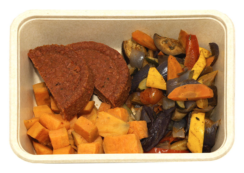 Veggie-burger met zoete aardappel en mediteraanse ratatouille