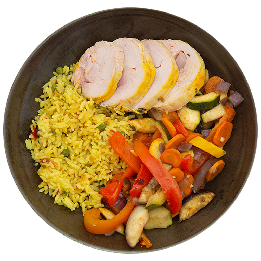 Kalkoenlapje met rijst en mediteraanse groenten.