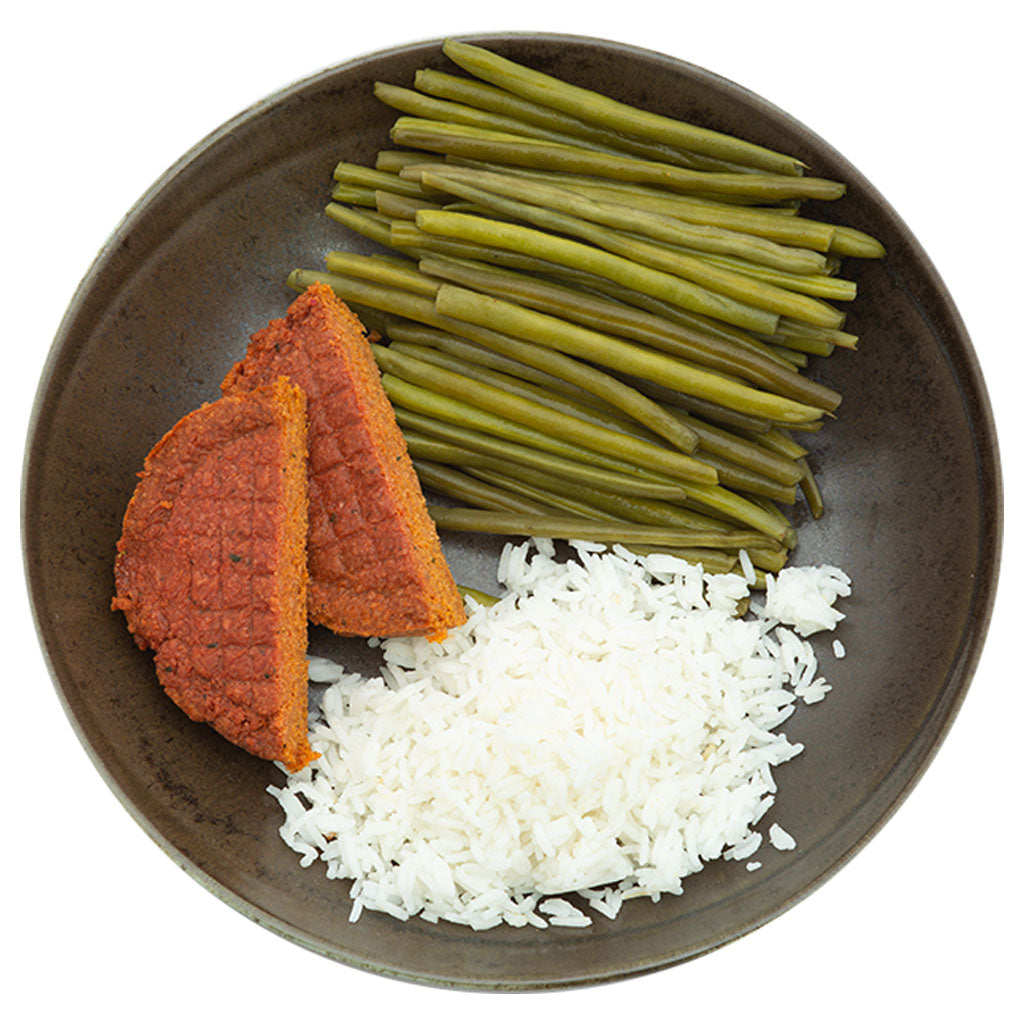 Veggie-burger met rijst en sperziebonen