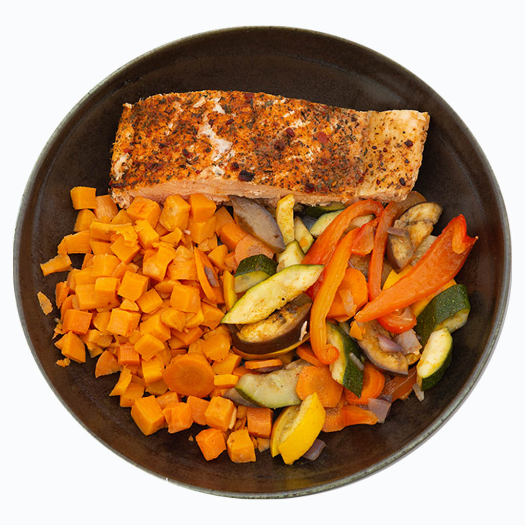 Zalm met zoete aardappel en mediteraanse ratatouille